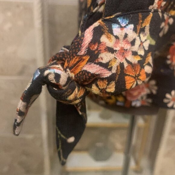 Daniel Rainn.  Size L.  Rayon/spandex. Stretch Jersey.  Tie.  Off Shoulder.  B52 - Picture 4 of 6